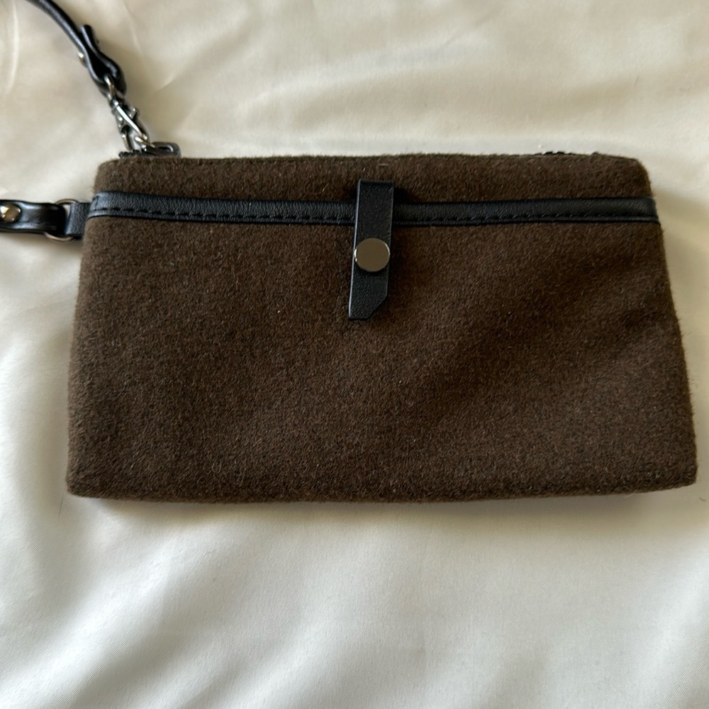Sherpani Wristlet